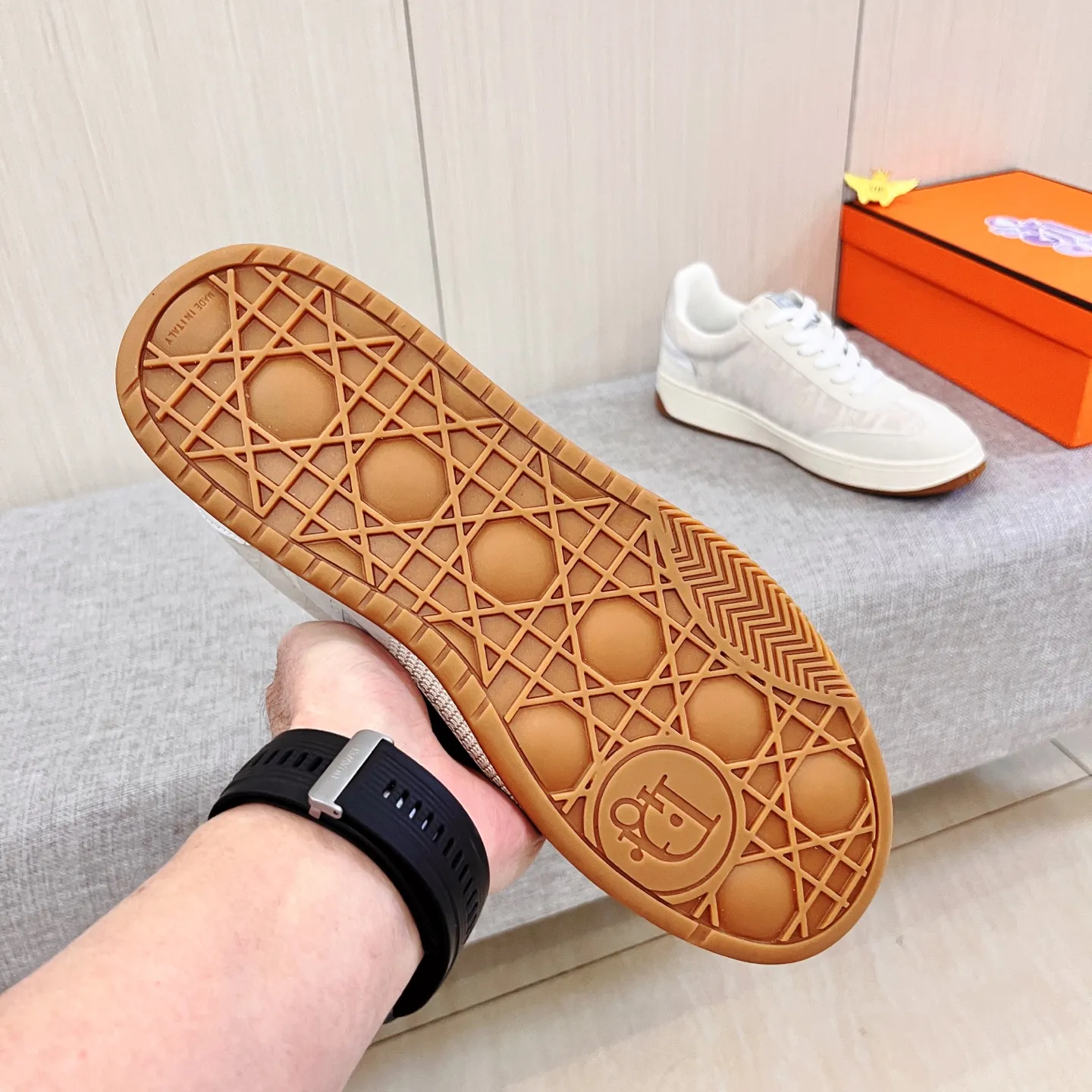 🚘🚘Factory batch 400💰[Dior]🔥Men's high-end brand of shoes official website 1:1 latest masterpiece: the upper is made of first-layer cowhide imported from Italy with a comfortable and breathable lining➕original non-slip and wear-resistant outsole🔥, making walking more convenient and comfortable! An exclusive new model, a stunning work, a beautiful 1:1 replica [color] compared to the official quality! Create a fashionable personality to set off your uniqueness! A must-have for trendy men! Classic🔥Size: 38-44 Color: 🔥Multiple colors available🔥.